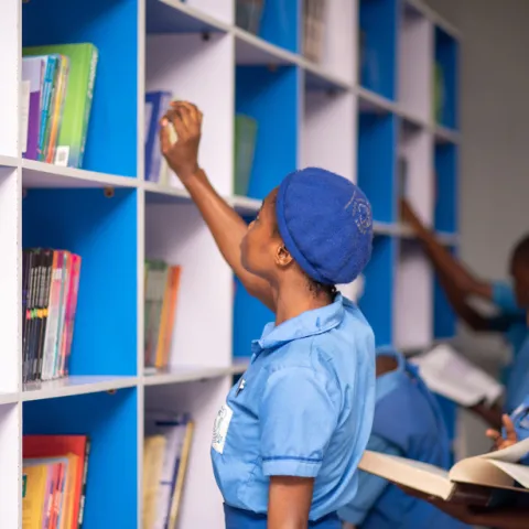 students-at-the-modern-library-donated-by-lafarge-africa-in-cross-river-state.png
